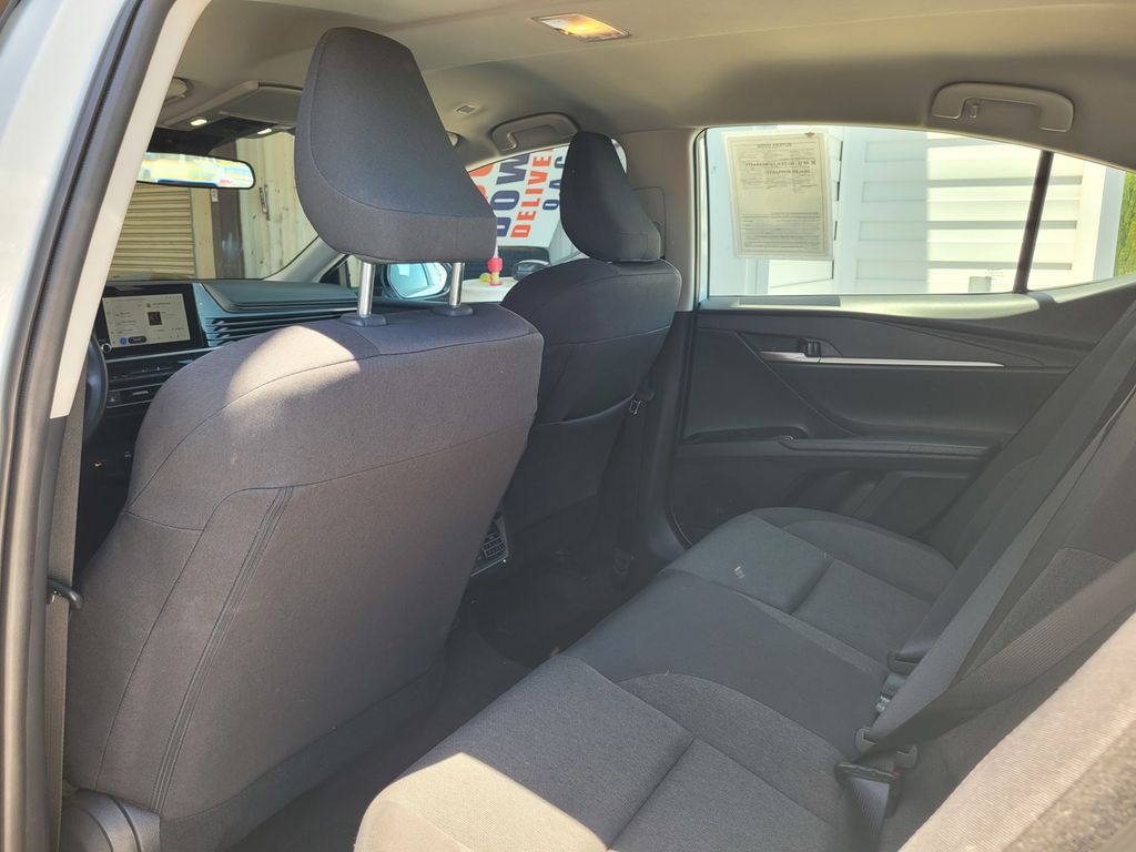 2025 Toyota Camry LE - Photo 14