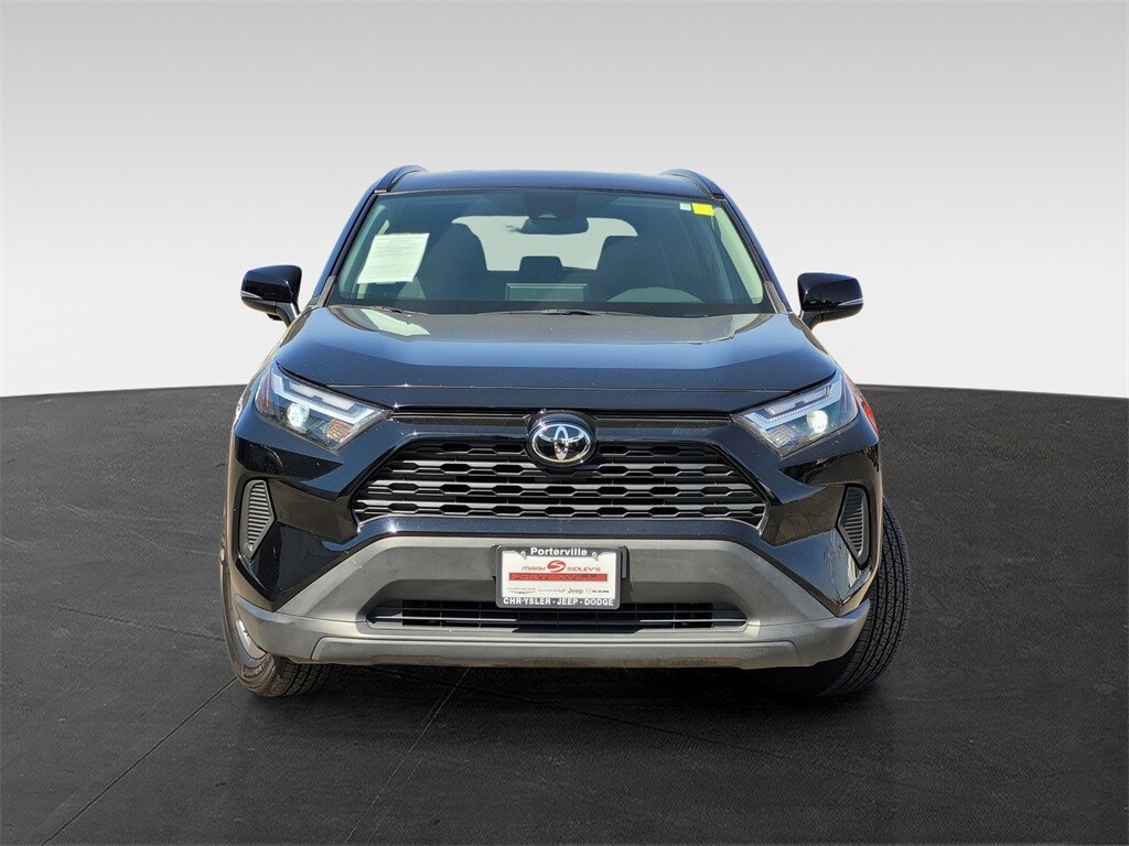 2023 Toyota RAV4 XLE photo 2
