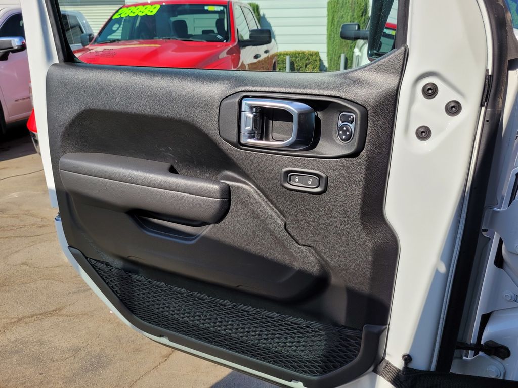 2025 Jeep Wrangler 4-Door Willys - Photo 18