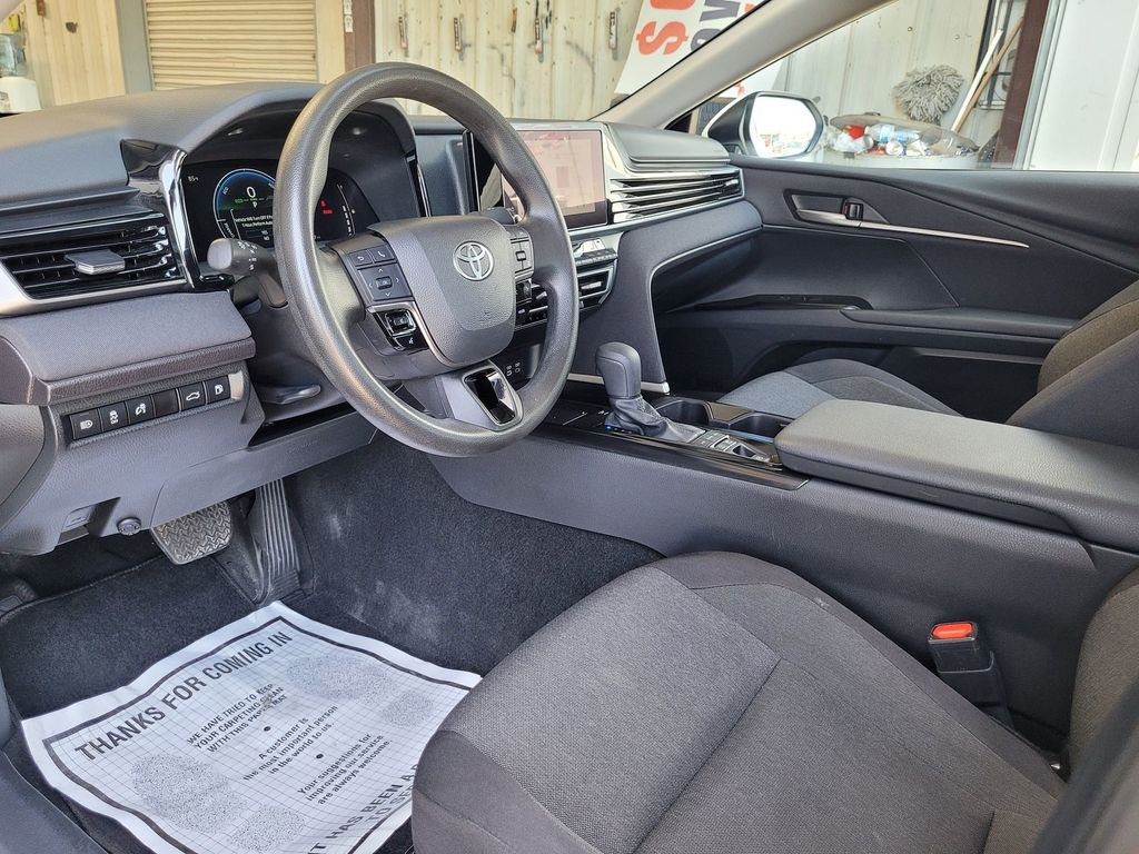 2025 Toyota Camry LE - Photo 10
