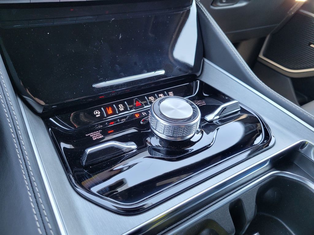 2025 Jeep Wagoneer L Series II - Photo 16