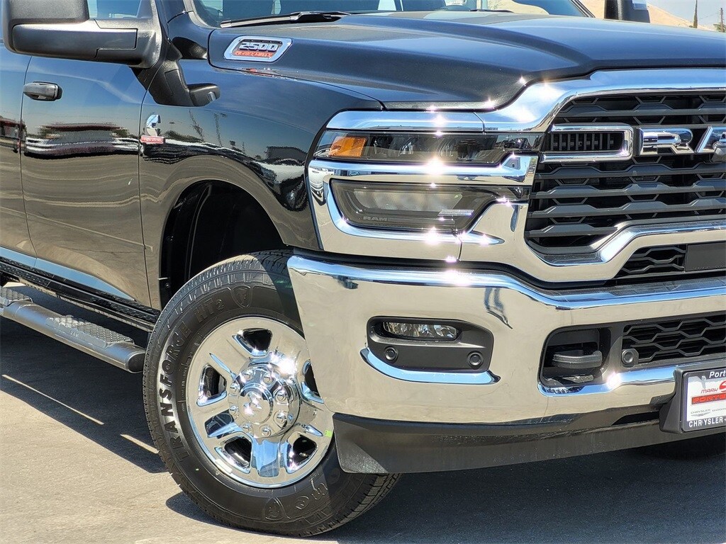 2025 Ram 2500 Tradesman photo 3