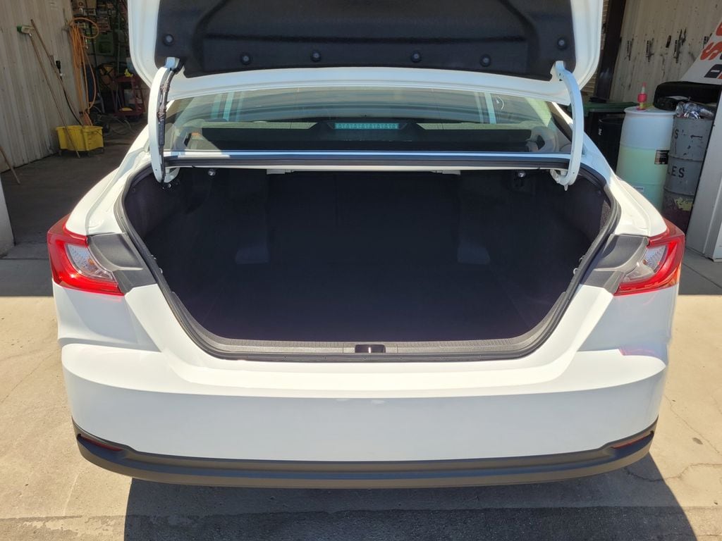2025 Toyota Camry LE - Photo 27