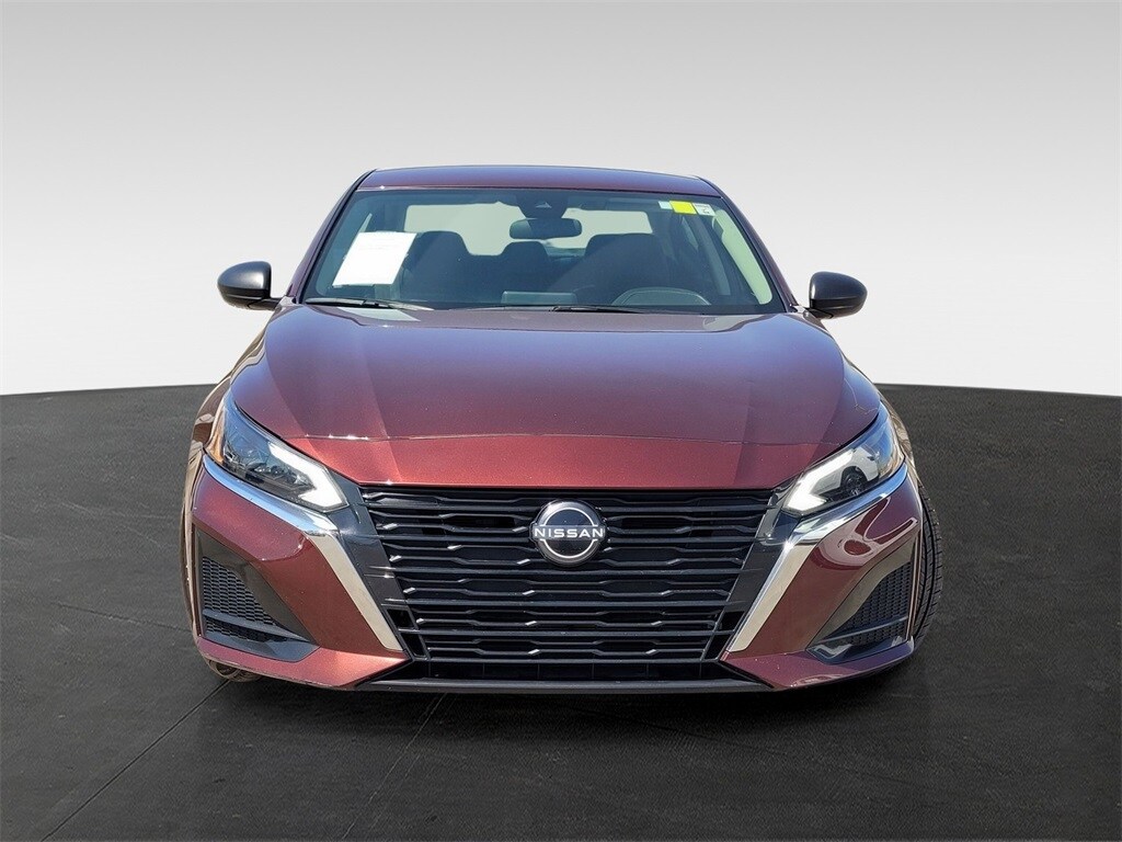 2024 Nissan Altima 2.5 SV photo 2