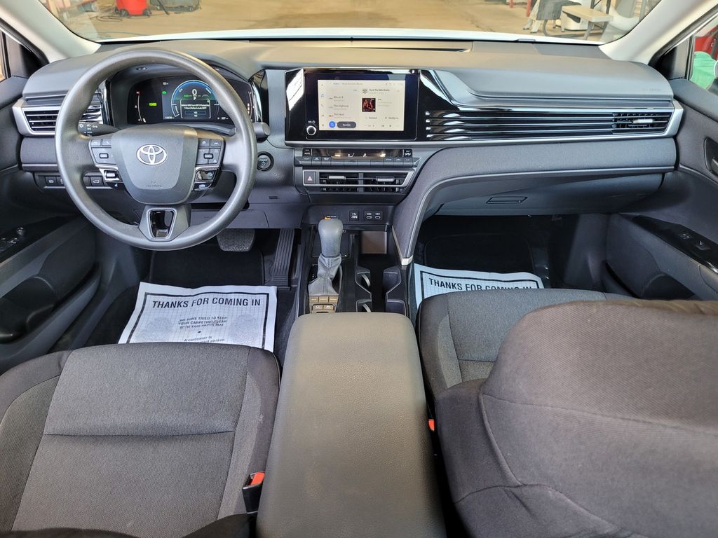 2025 Toyota Camry LE - Photo 15