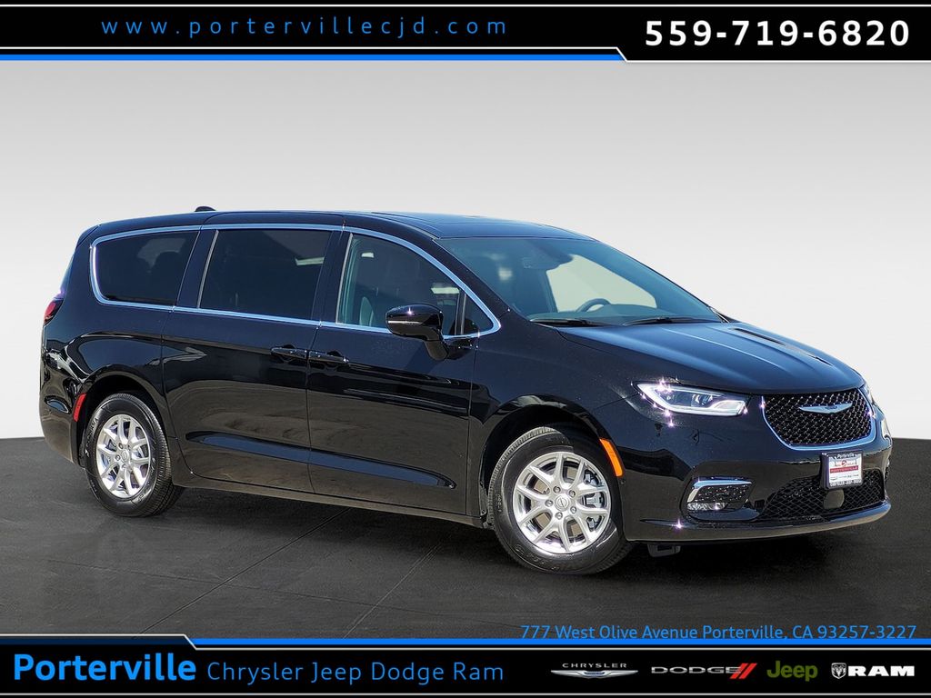 2025 Chrysler Pacifica Select's photo