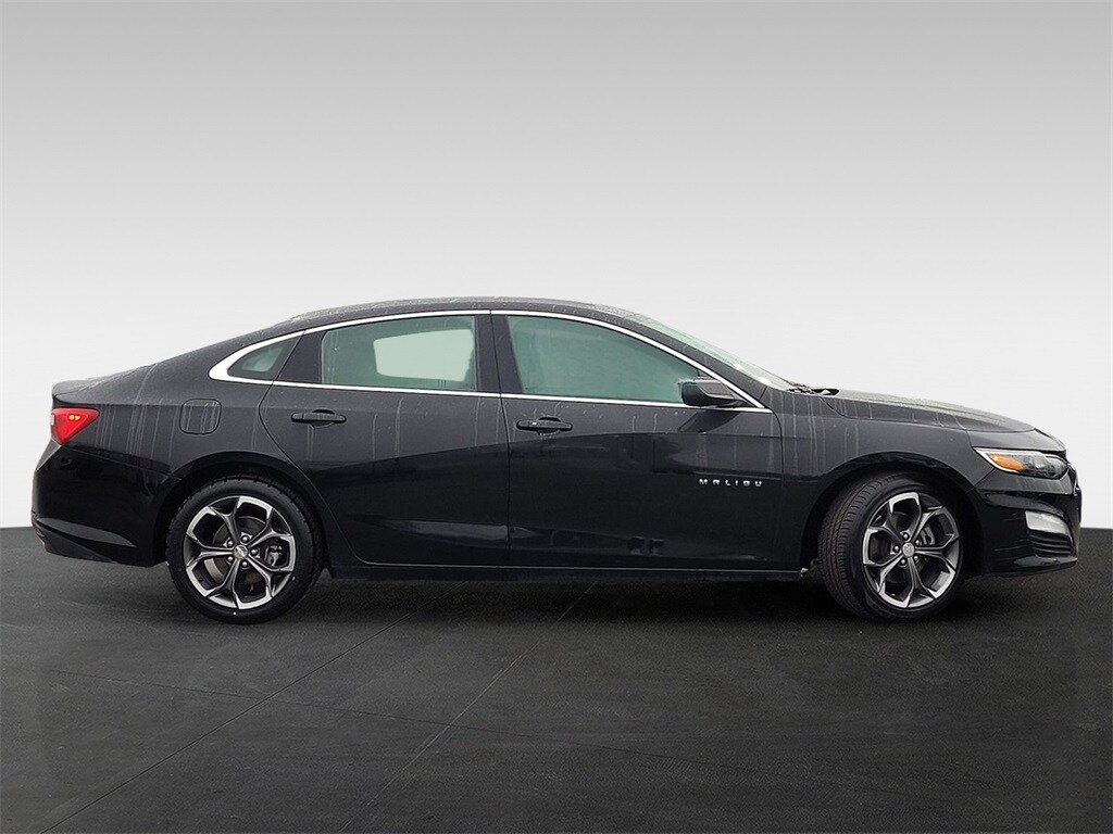 2023 Chevrolet Malibu 1LT photo 2