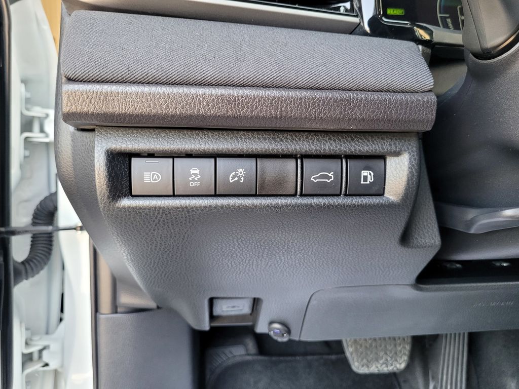 2025 Toyota Camry LE - Photo 25
