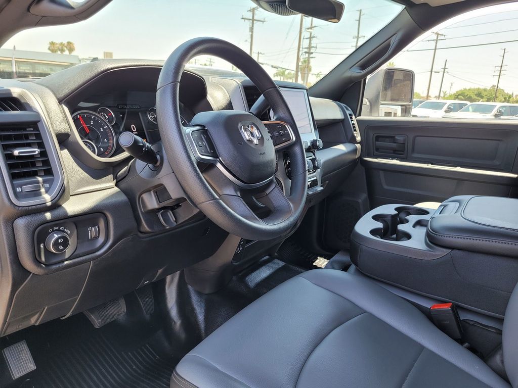 2025 RAM 2500 Tradesman - Photo 10