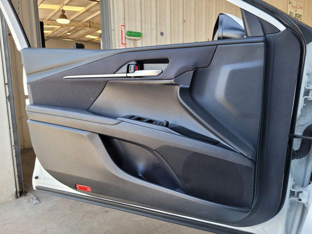 2025 Toyota Camry LE - Photo 26