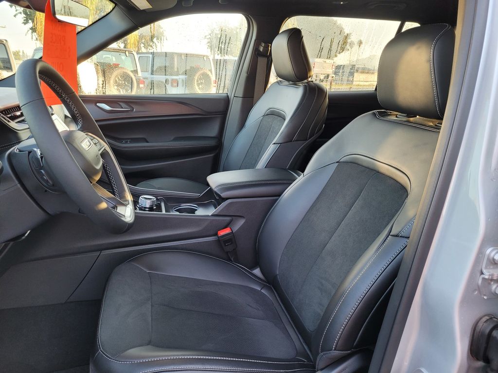 2025 Jeep Grand Cherokee L Altitude - Photo 11