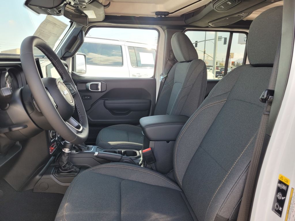 2025 Jeep Wrangler 4-Door Willys - Photo 11