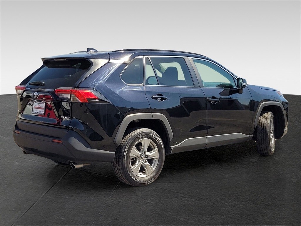 2023 Toyota RAV4 XLE photo 4