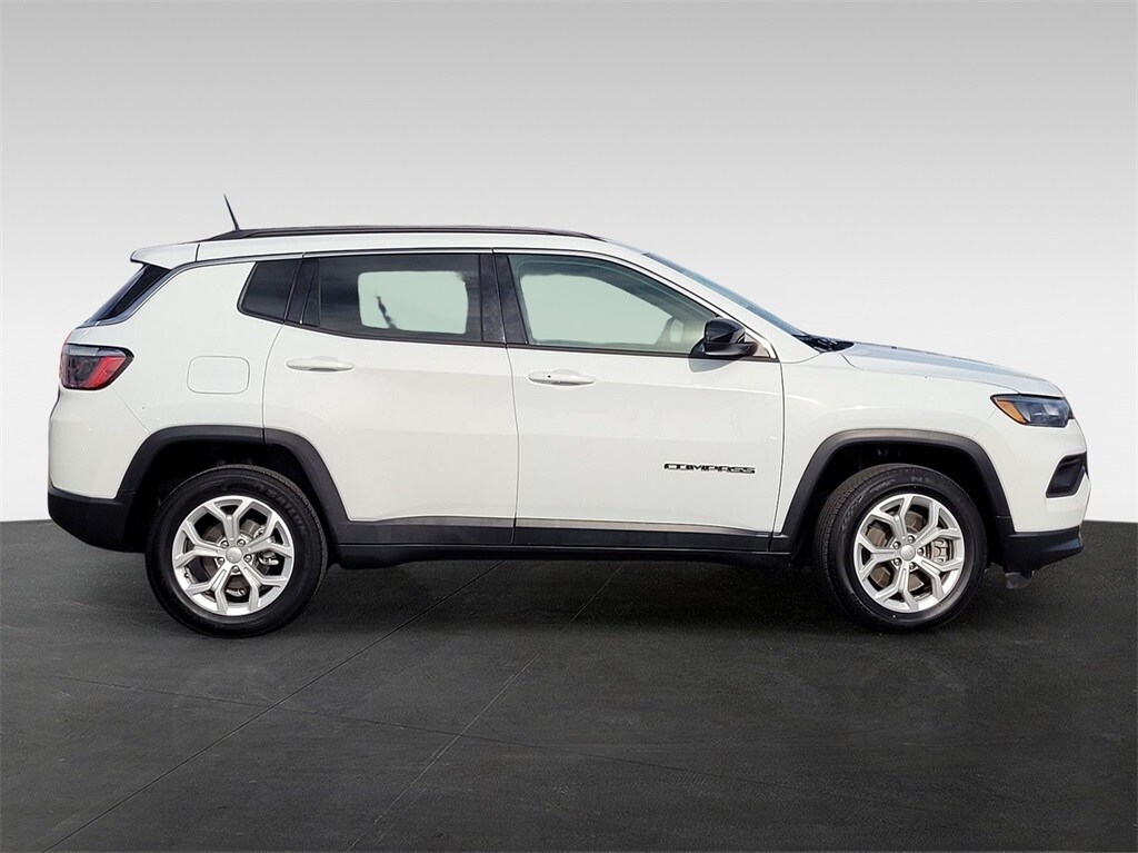 2024 Jeep Compass North Edition Latitude photo 3