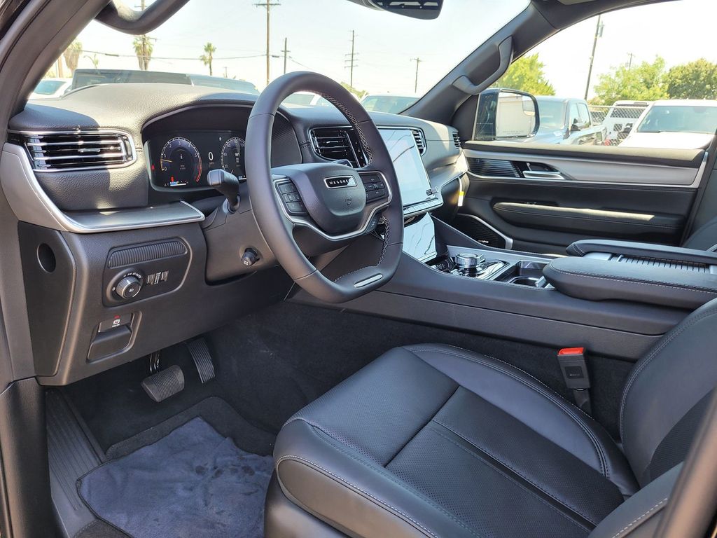 2025 Jeep Wagoneer L Series II - Photo 10