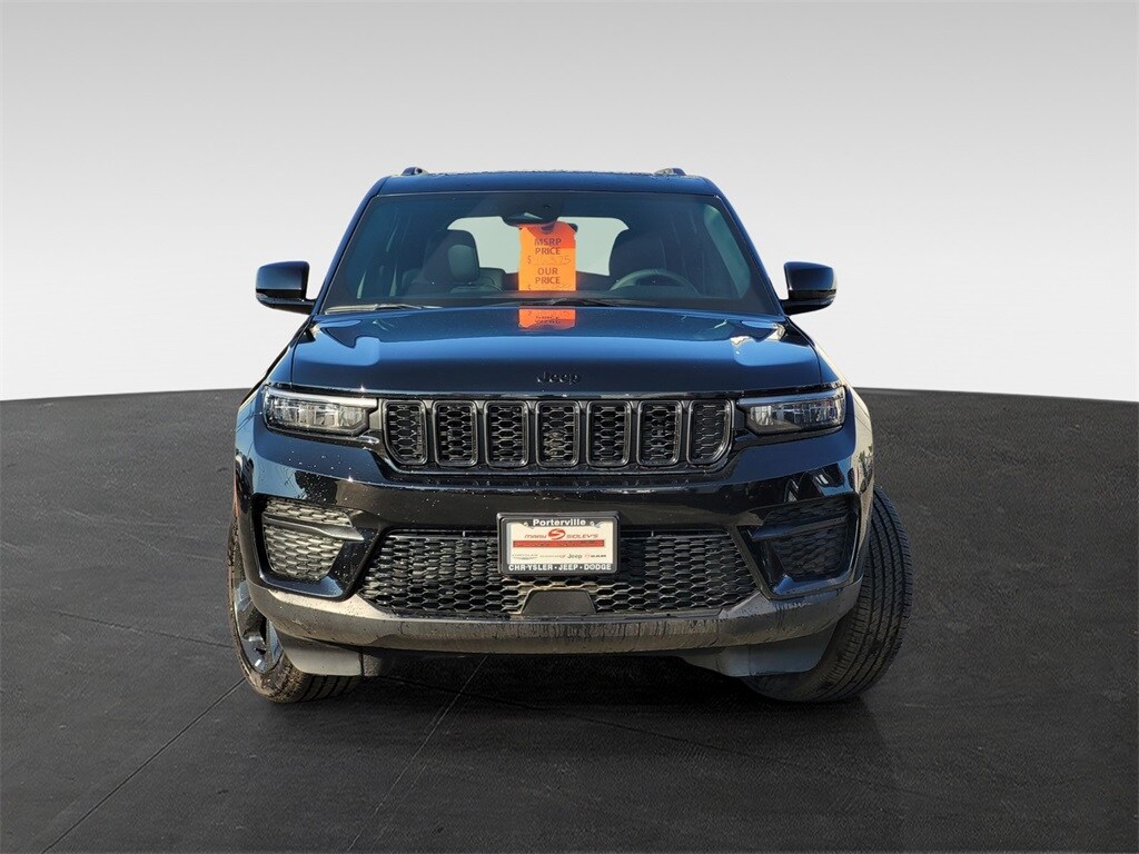 2025 Jeep Grand Cherokee Altitude photo 2