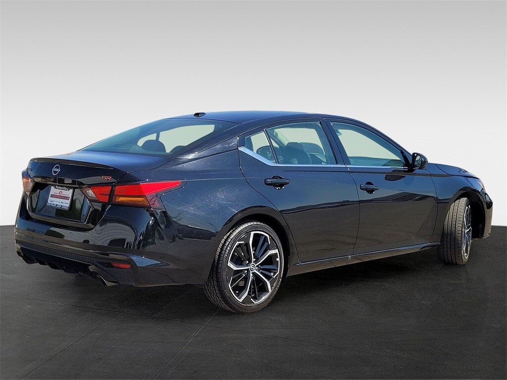 2023 Nissan Altima 2.5 SR photo 4