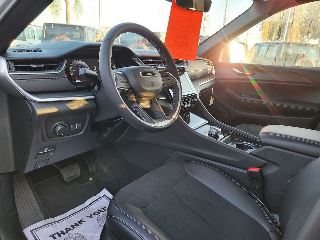 2025 Jeep Grand Cherokee L Altitude - Photo 10