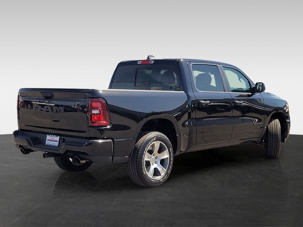 New 2026 Ram 1500 EXPRESS CREW CAB 4X2 5'7 BOX Pickup