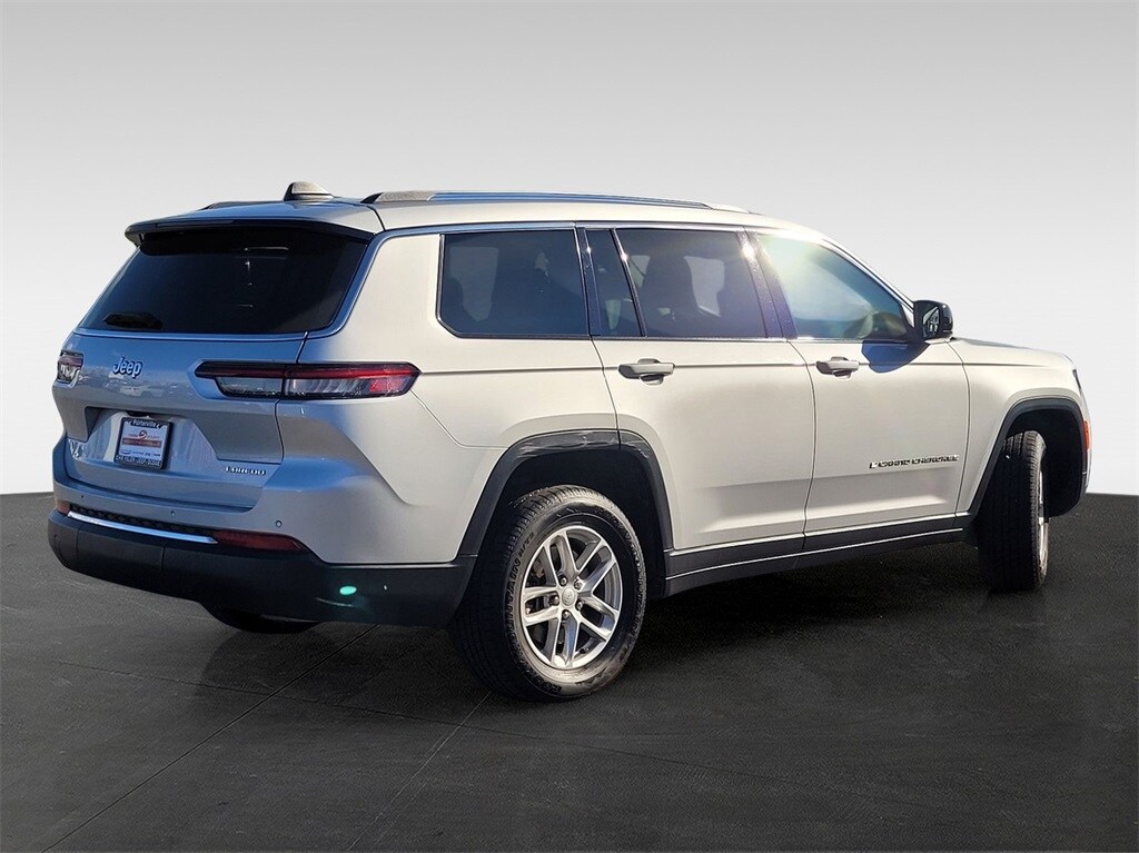 2023 Jeep Grand Cherokee Laredo Altitude photo 2