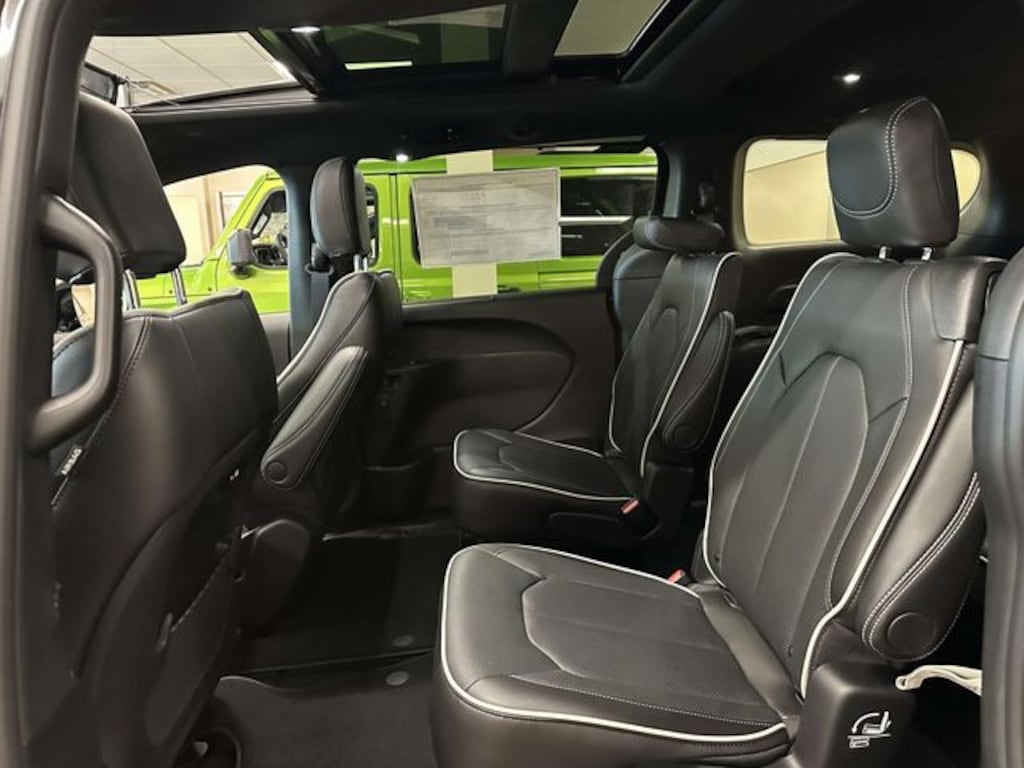 New 2026 Chrysler Pacifica LIMITED Passenger Van