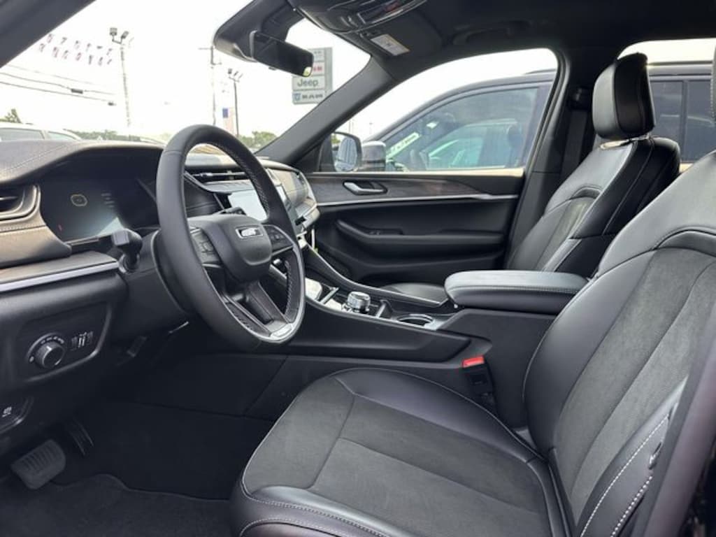 New 2026 Jeep Grand Cherokee LAREDO ALTITUDE 4X4 Sport Utility