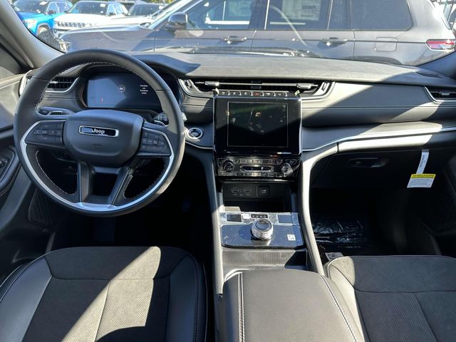 2025 Jeep Grand Cherokee Altitude X photo 2