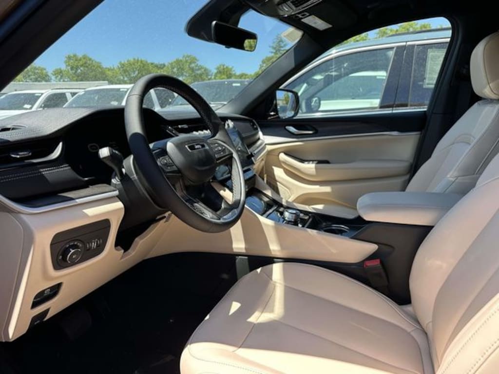 New 2026 Jeep Grand Cherokee L LIMITED 4X4 Sport Utility