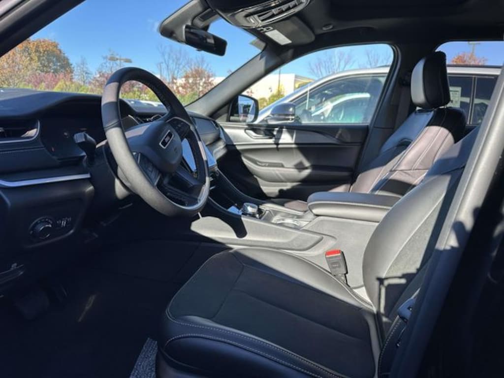 New 2025 Jeep Grand Cherokee ALTITUDE X 4X4 Sport Utility