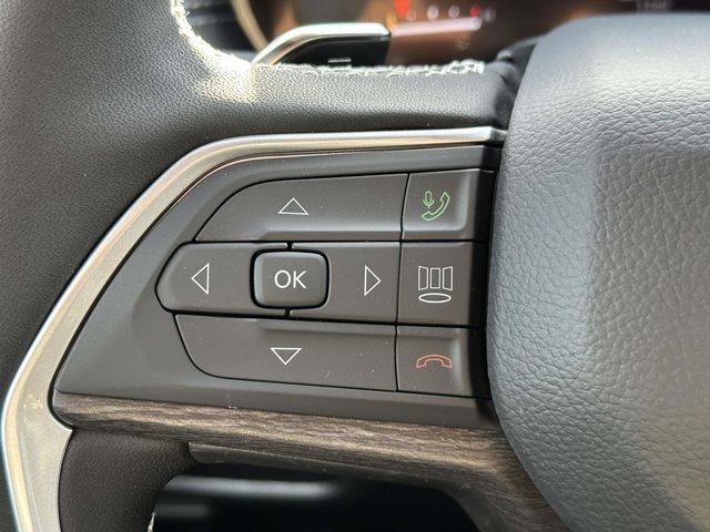 2025 Jeep Grand Cherokee Limited photo 3