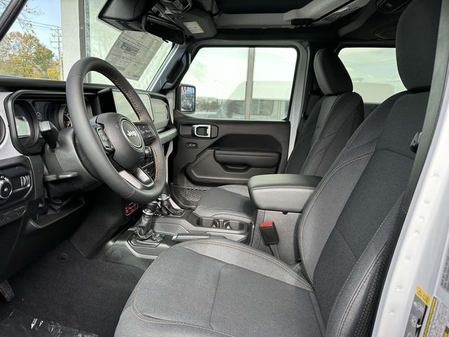 2025 Jeep Wrangler Sahara photo 3