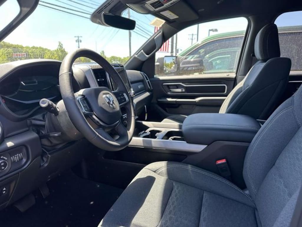 New 2026 Ram 1500 BIG HORN CREW CAB 4X4 6'4 BOX Pickup