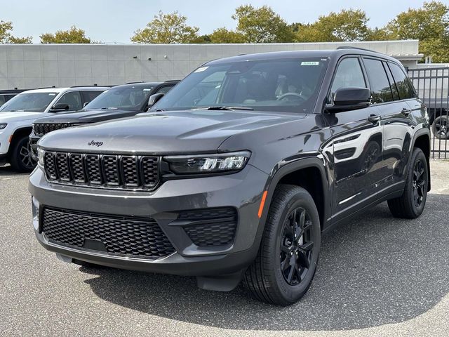 2025 Jeep Grand Cherokee Altitude's photo