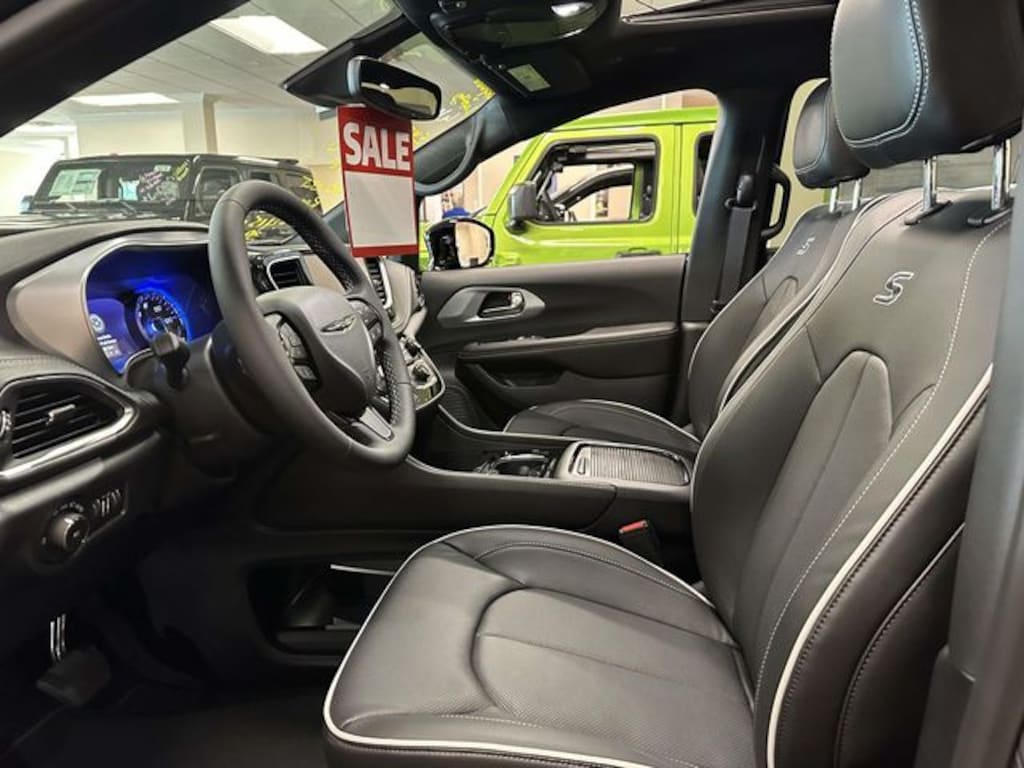 New 2026 Chrysler Pacifica LIMITED Passenger Van