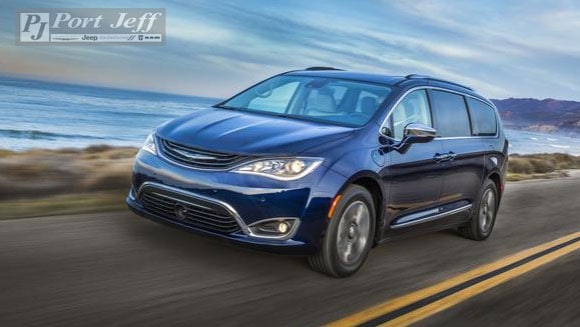 2017-Chrysler-Pacifica[3].jpg