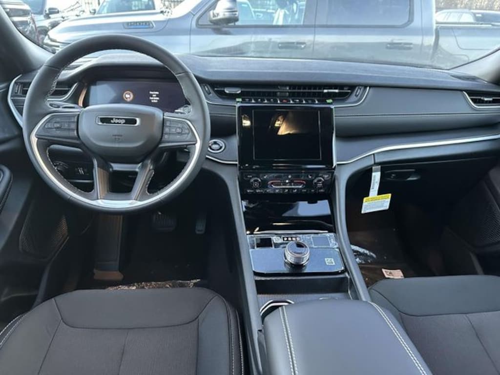 New 2025 Jeep Grand Cherokee LAREDO X 4X4 Sport Utility