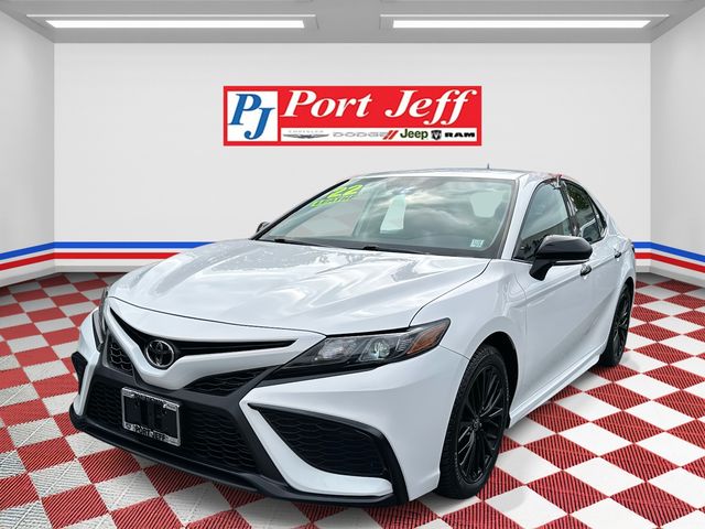 2022 Toyota Camry SE photo 2