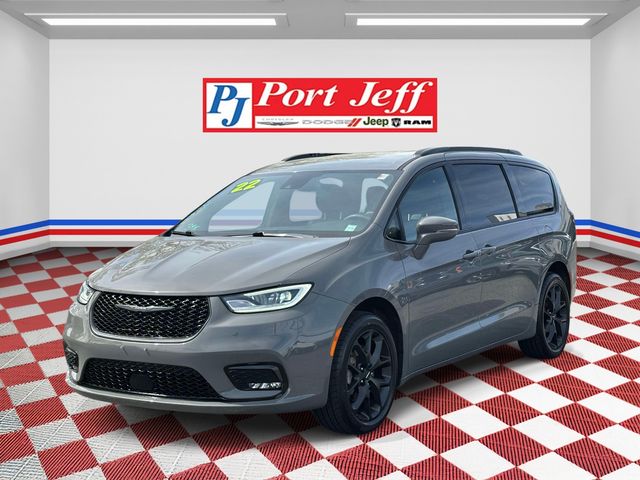 2022 Chrysler Pacifica Touring L's photo