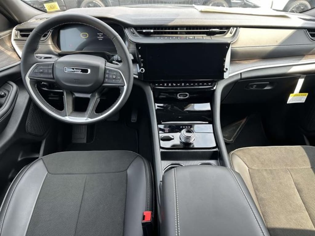 New 2026 Jeep Grand Cherokee LAREDO ALTITUDE 4X4 Sport Utility