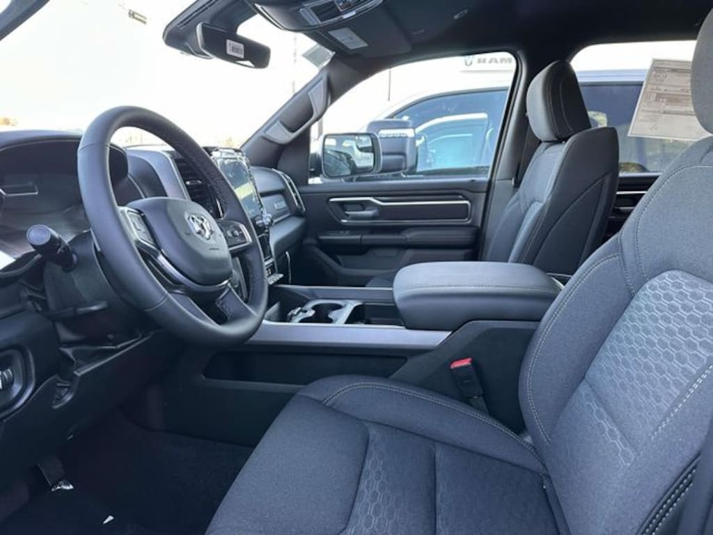 New 2026 Ram 1500 BIG HORN CREW CAB 4X4 5'7 BOX Pickup