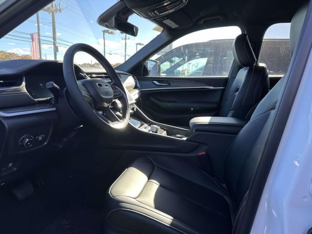 New 2025 Jeep Grand Cherokee LIMITED 4X4 Sport Utility