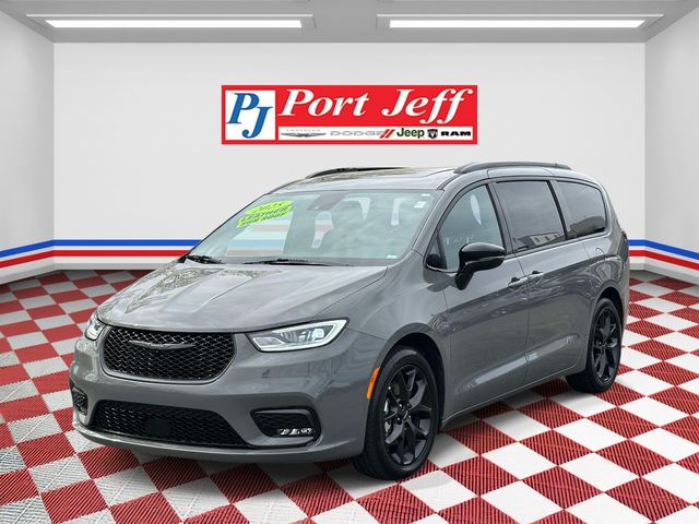 2025 Chrysler Pacifica Limited's photo