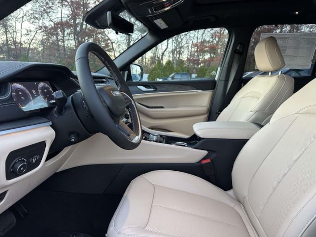 New 2025 Jeep Grand Cherokee LIMITED 4X4 Sport Utility