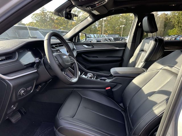 2025 Jeep Grand Cherokee Limited photo 2