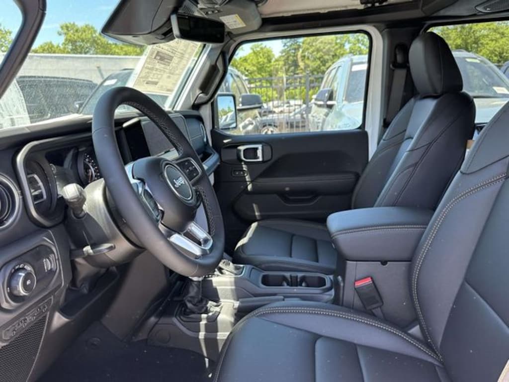 New 2026 Jeep Wrangler 4-DOOR SAHARA Sport Utility