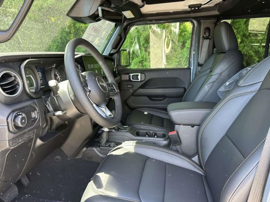 New 2026 Jeep Wrangler 4-DOOR SAHARA Sport Utility