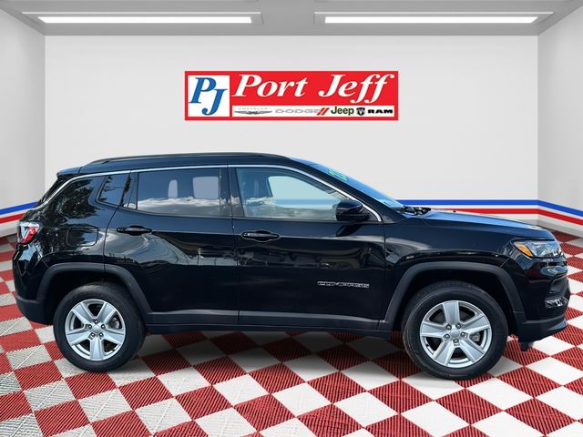 2022 Jeep Compass Latitude photo 3