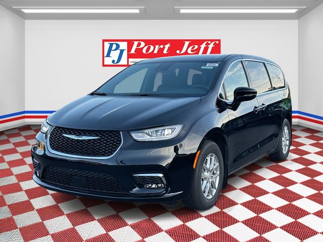 2026 Chrysler Pacifica Select's photo