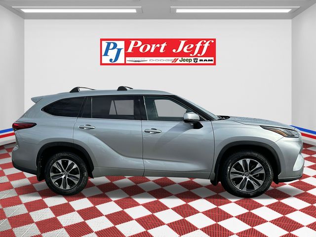 2022 Toyota Highlander XLE photo 4