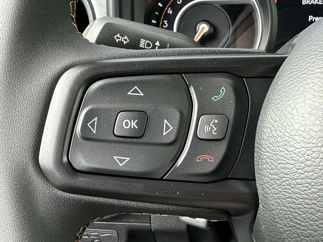 2025 Jeep Wrangler Sahara photo 4